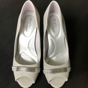 Peep Toe Medium Heel